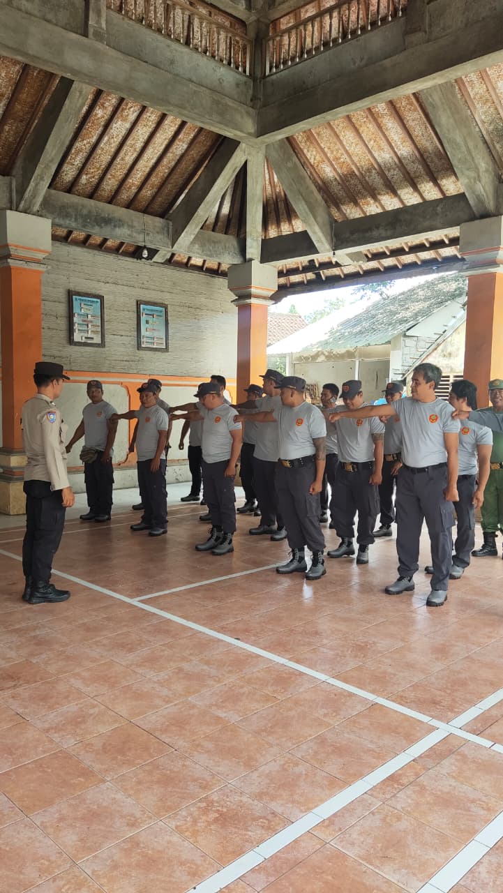 PELATIHAN PENINGKATAN KAPASITAS LINMAS DESA PETULU TAHUN 2025